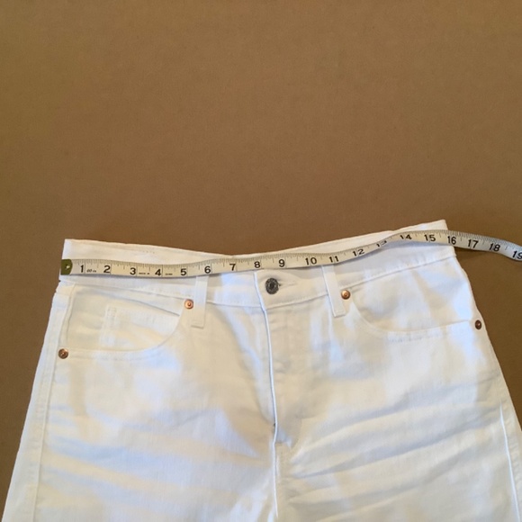 Levi’s white denim shorts - Picture 11 of 12